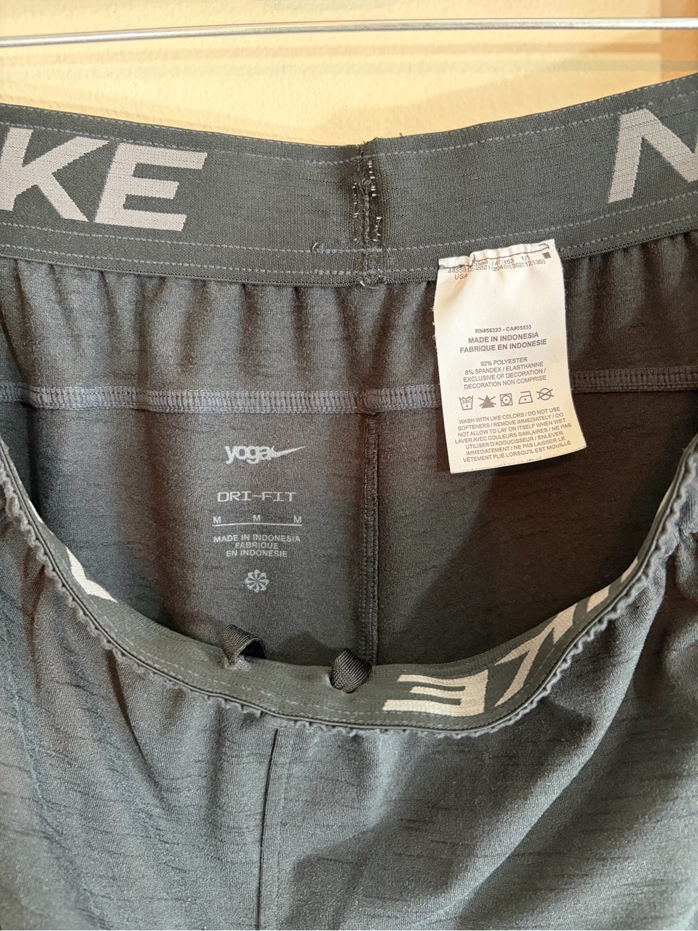 Nike Men’s Dri-FIT Yoga Jogger Pants Black Medium - Picture 5 of 9